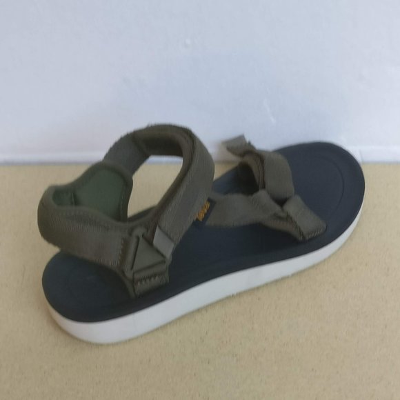TEVA Military Green Classic Universal Barefoot Sandal 40/Women9us/7uk - Picture 1 of 16
